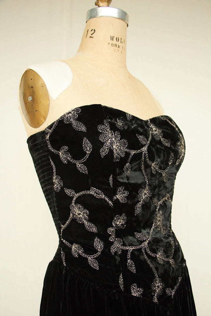 Vintage Black Velvet Sleeveless Mini Dress